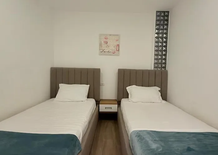 1-bedroom & 2-bedroom , By-delmar 골렘